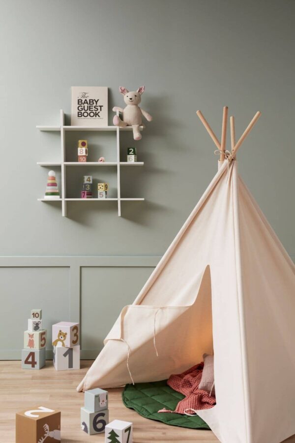 grande-tente-tipi-pour-les-enfants-en-tissu-blanc-cassé