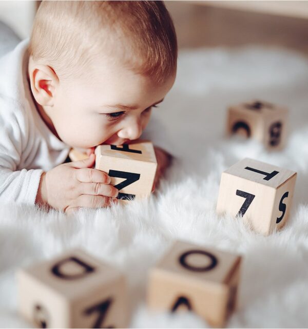 cubes-en-bois-alphabet-blanc-ooh-noo