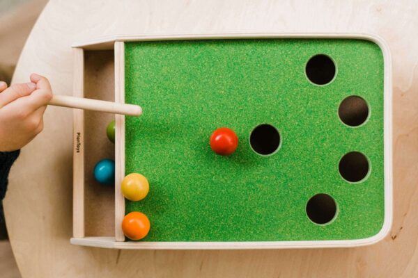 jeu-de-billard-en-bois-marque-plan-toys